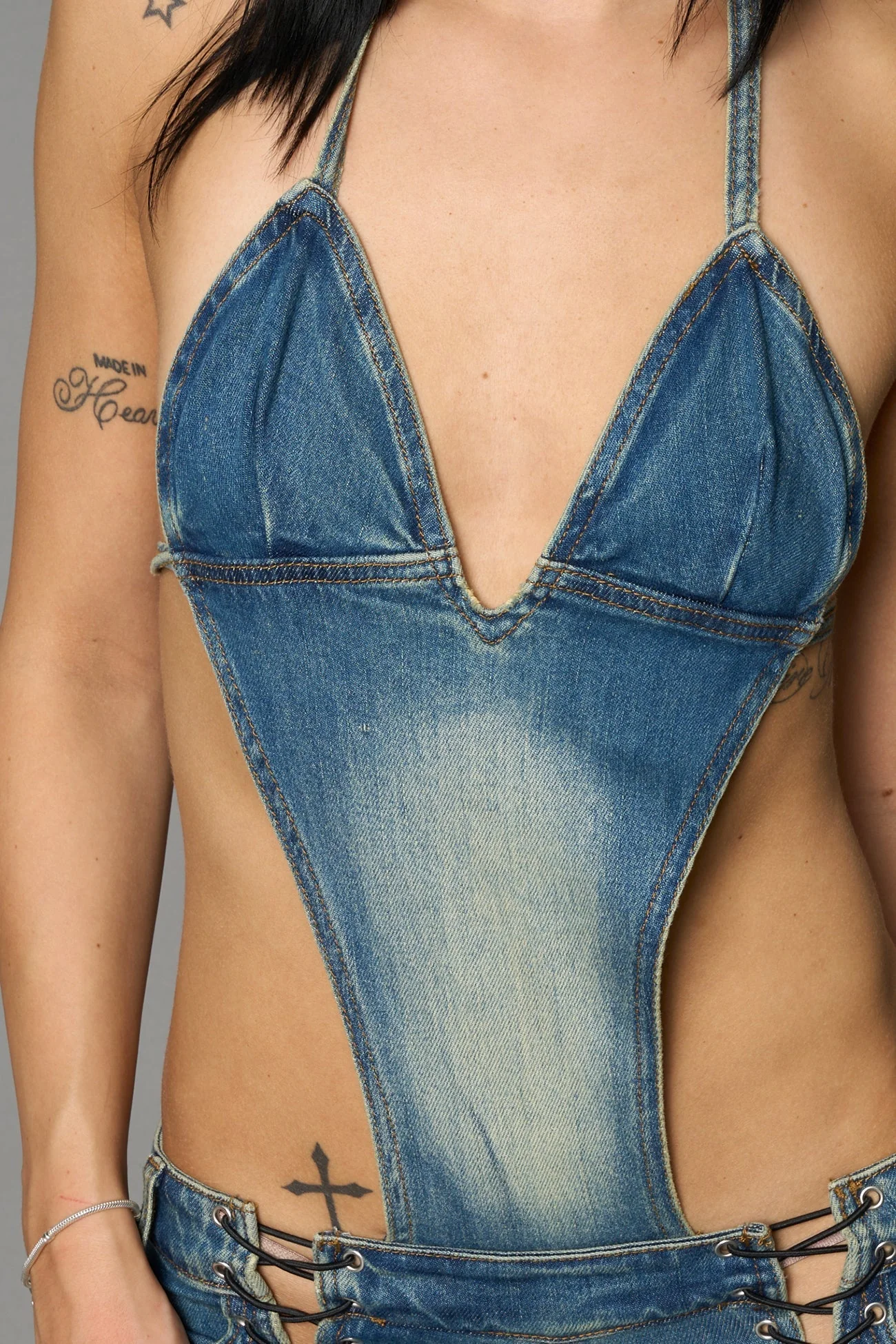 Denim embroidered Capri pants with detachable top - Image 5